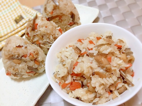 土鍋で炊く かしわ飯 鶏ゴボウの炊き込みご飯 レシピ 作り方 By にゃんころもち子 楽天レシピ